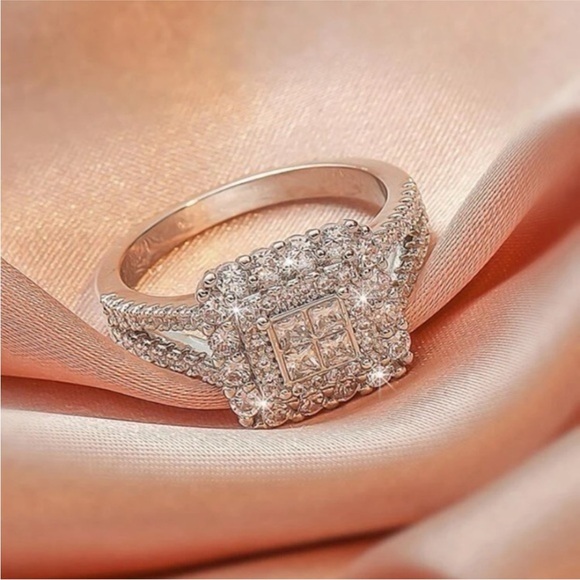 Silver cz ring - Picture 2 of 3